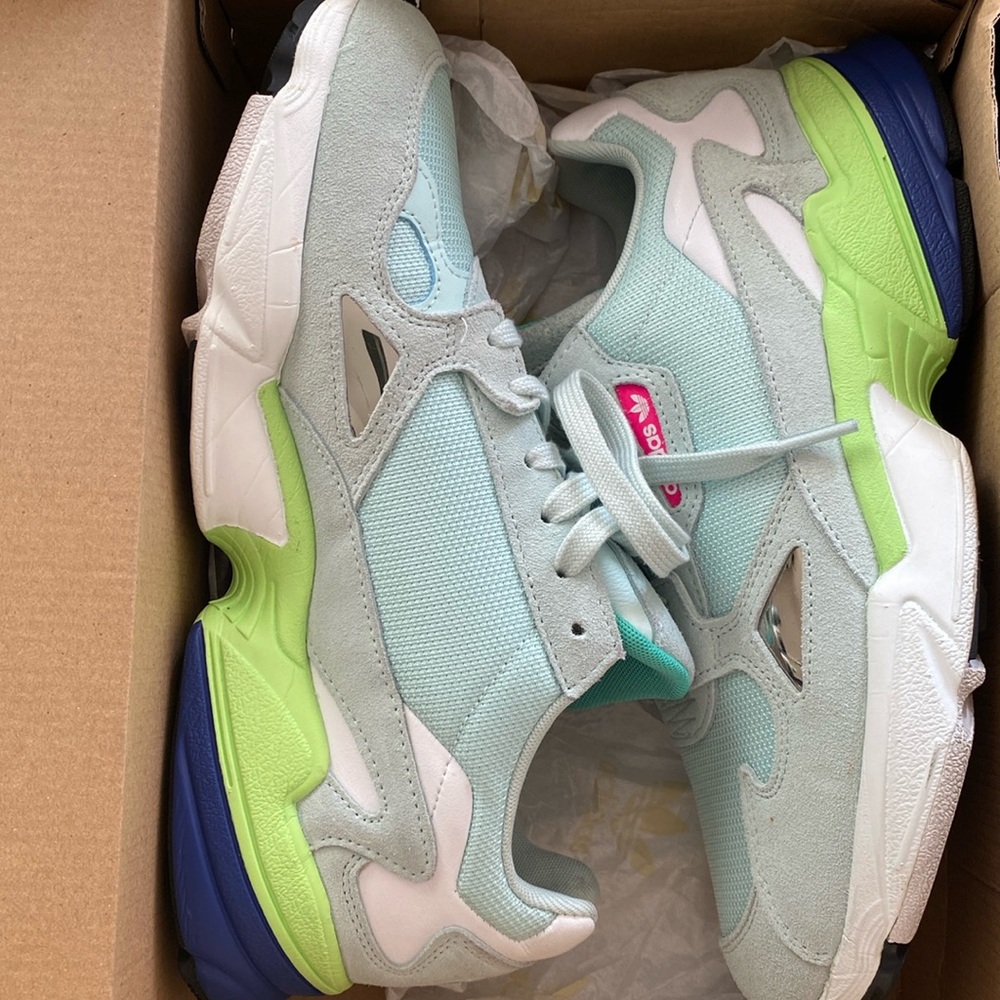 Adidas falcon